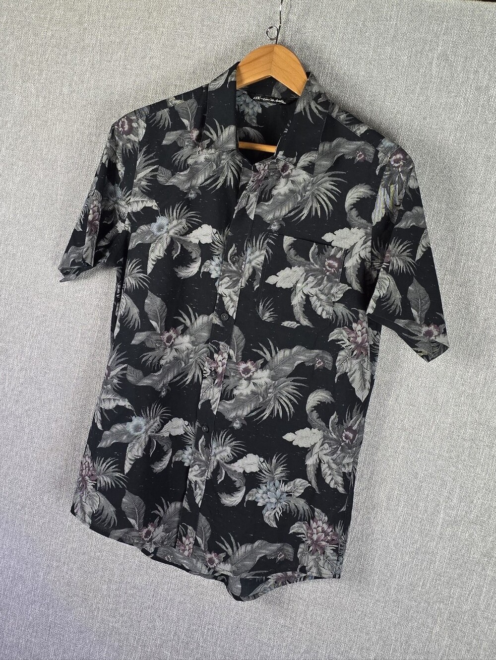 Travis Mathew Floral Print Hawaiian/Golf Button Front Shirt Mens Sz S